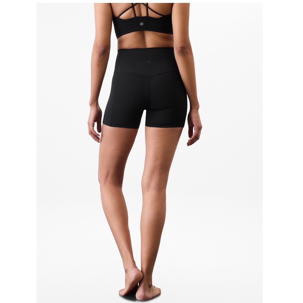 NWT Athleta Salutation Stash Pocket II 5" Short - Picture 6 of 10